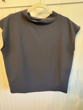 Loft cap sleeve ribbed dark grey top